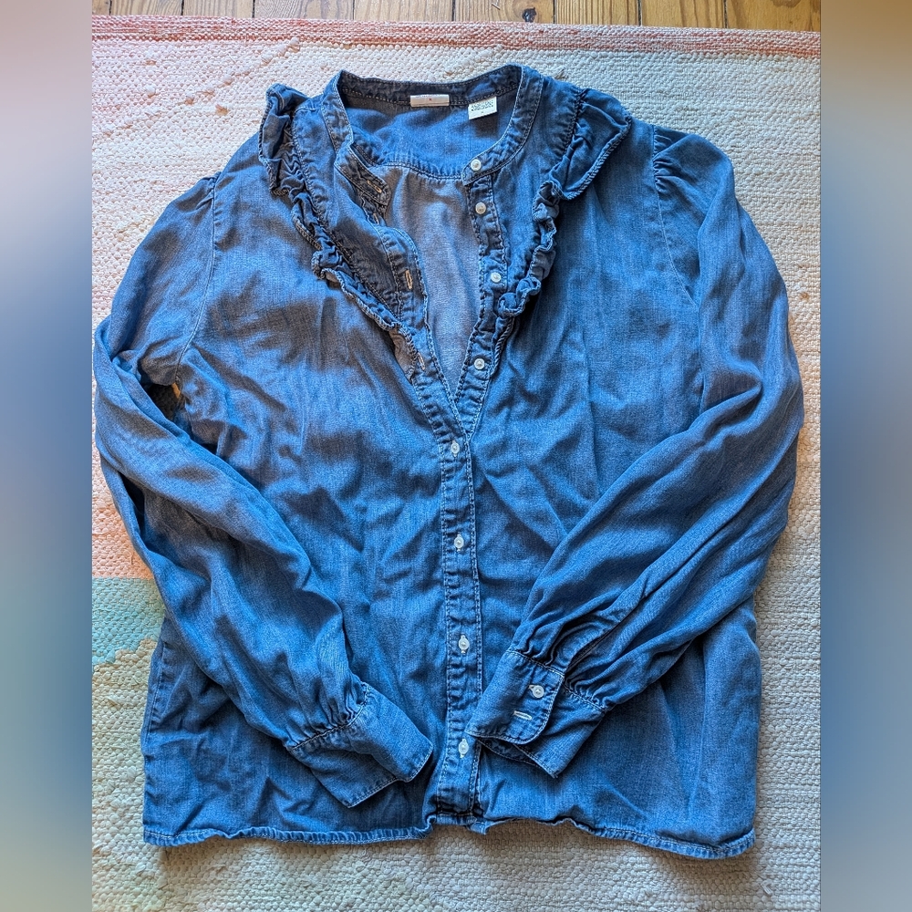 Levis women's Western Ruffle Shirt- Medium